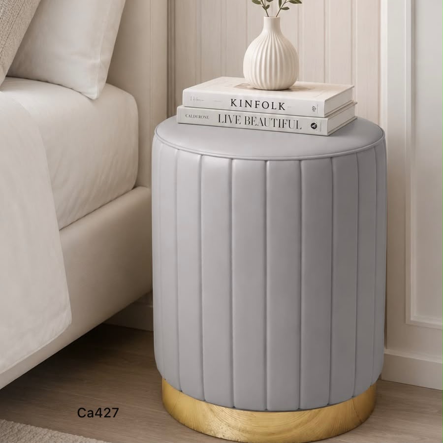 Mesa auxiliar gris claro policuero base dorado 33cm* 40cm